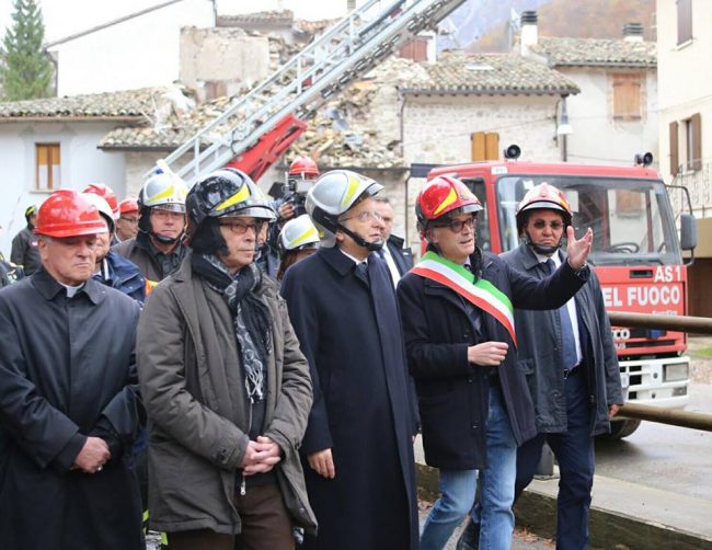 http://cdn.cronachemaceratesi.it/wp-content/uploads/2016/11/Mattarella-Ussita-3-650x502.jpg