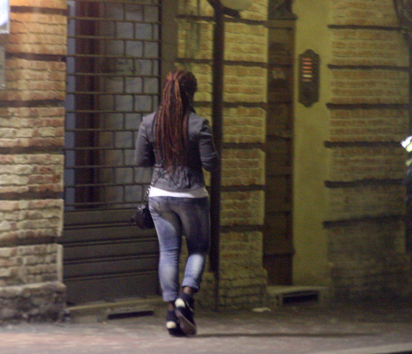 Gnocche pay stradali e prostitute a Napoli
