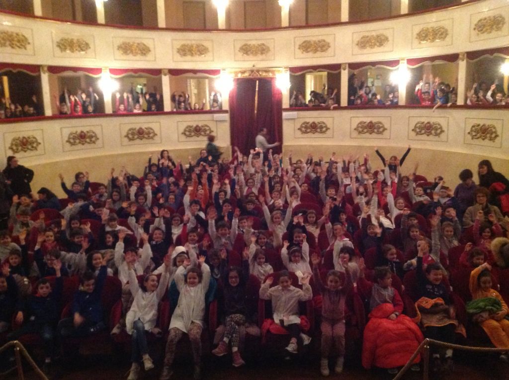 Al teatro persiani va in scena “santo sangre”, per celebrare la ... Teatro persiani recanati