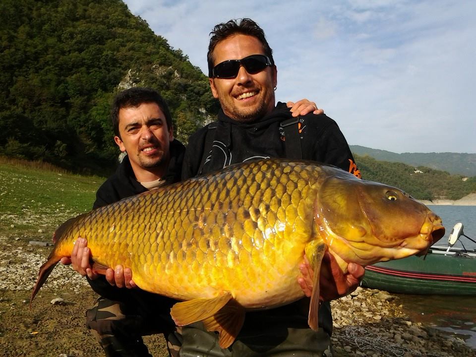 Una carpa di 26 chili per Thomas Zettera e Michele Micucci