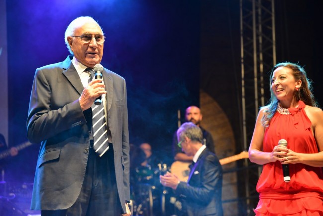 Pippo Baudo sul palco