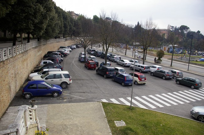 Caccia al parcheggio Park S maglia nera Cronache Maceratesi