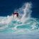 Il surfista californiano Crest Adellonda sulle acque del lago di Fiastra