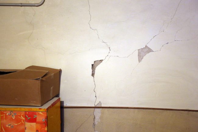 Sisma, due palazzine inagibili a macerata in arrivo ordinanze di ... Crepe in casa