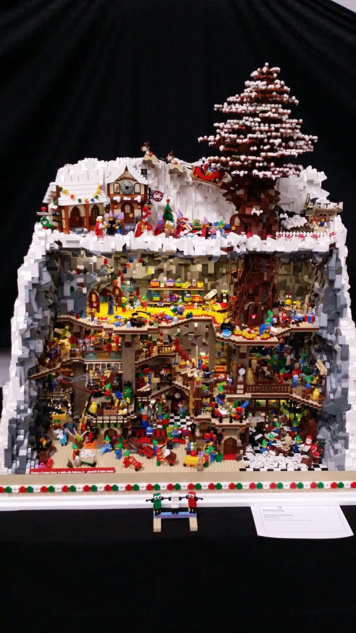 Fabbrica di Babbo Natale in 45mila mattoncini: maceratese alla corte della  Lego