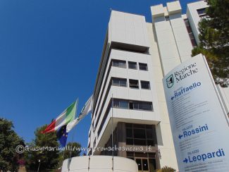 Regione-Palazzo_Raffaello-DSC00182-325x244