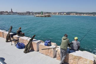 apertura-banchina-pesca-sportiva-porto-civitanova-FDM-5-325x217