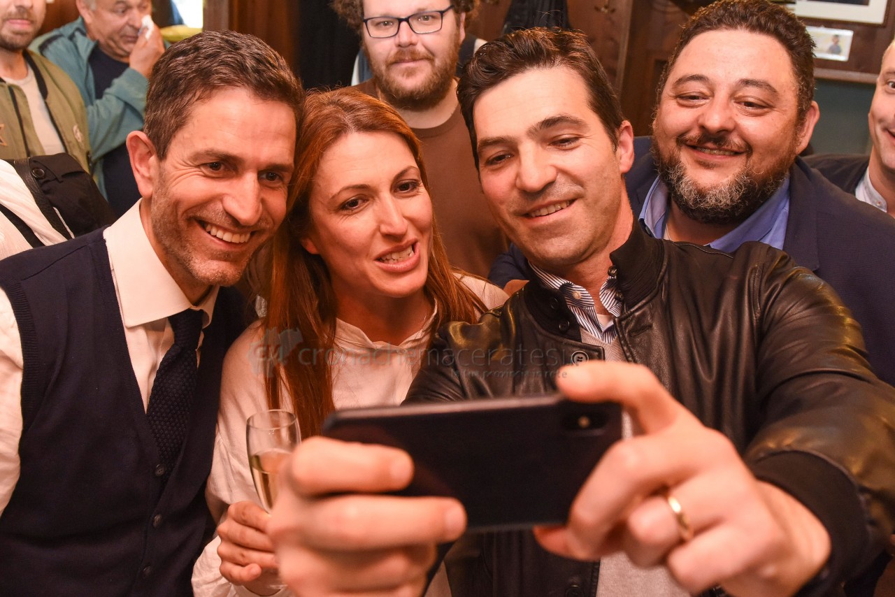 Testa ragazze di lavoro