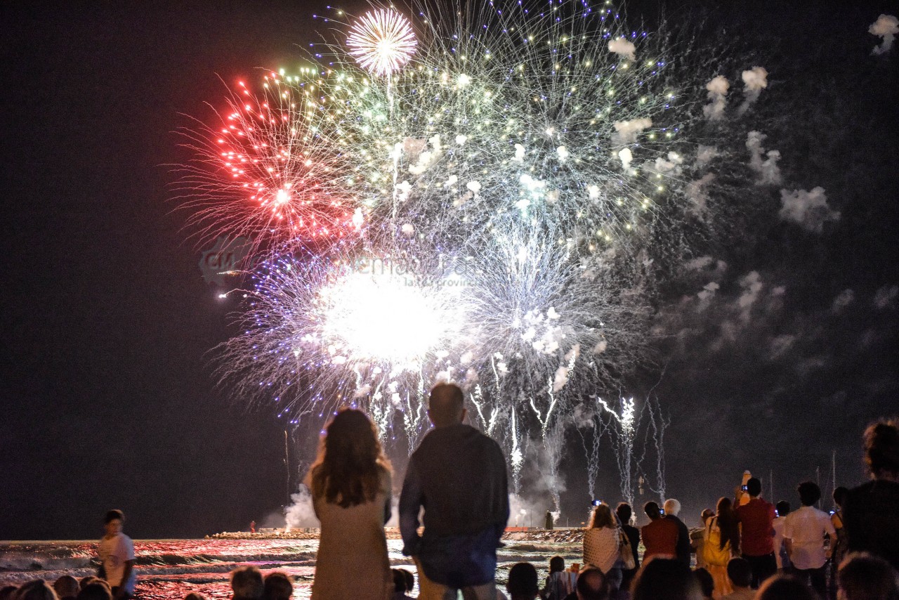 Danze E Cene In Spiaggia Civitanova Regina Del Ferragosto