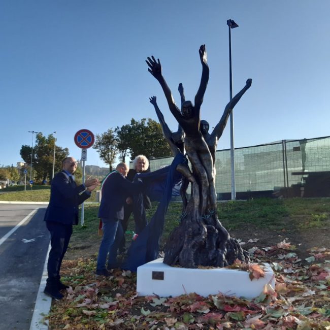 statua-rocchetti-camerino-sisma-7-650x650