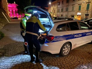 Niente pistola elettrica alla polizia locale - La Provincia