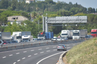 coda-traffico-autostrada-a14-uscita-civitanova-FDM-5-325x217