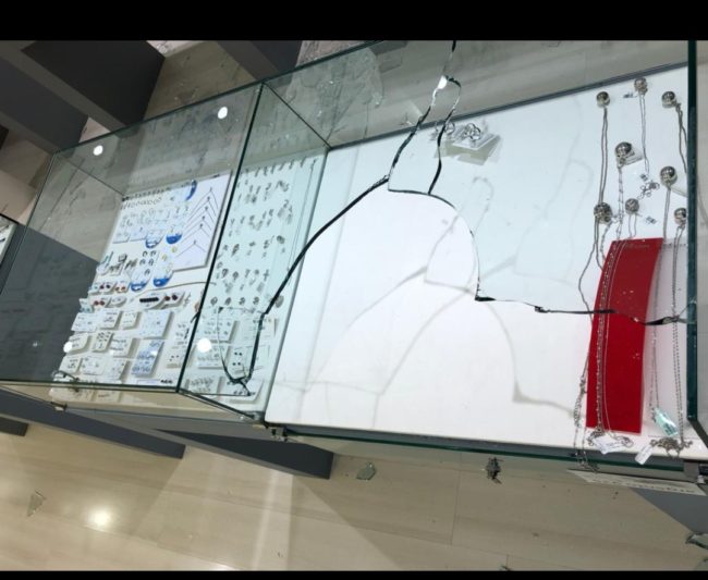 furto-gioiellieria-tolentino1-650x533