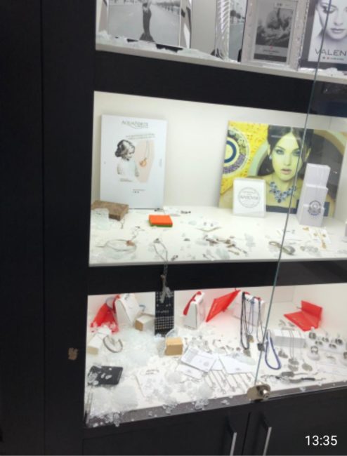 furto-gioiellieria-tolentino4-494x650