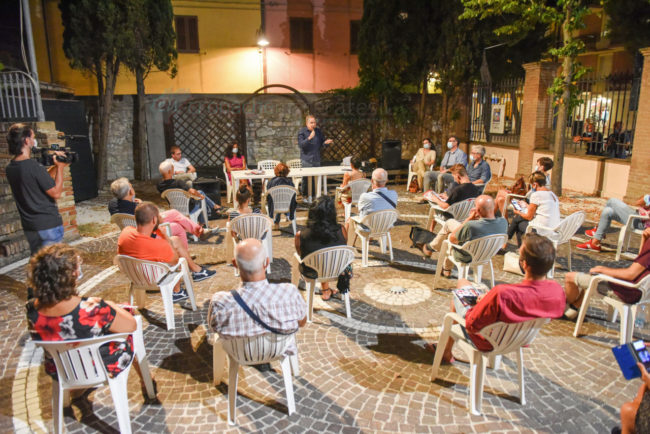 regionali-2020-lista-dipendedanoi-roberto-mancini-anfiteatro-porto-recanati-FDM-2-650x434