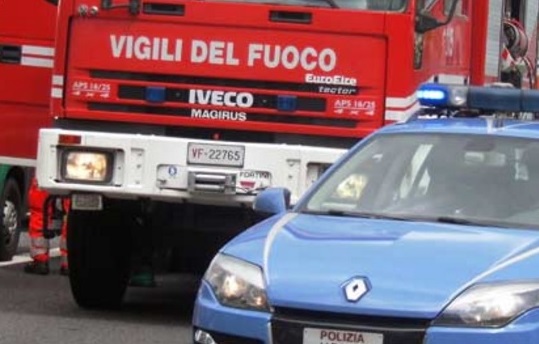 vigili-del-fuoco-e-polizia-in-autostrada