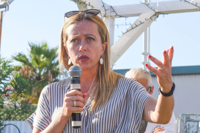 giorgia-meloni-fdi-due-re-civitanova-FDM-8-650x434