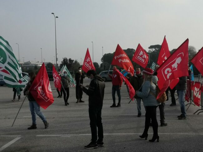 protesta-sindacati-covid-center-8-650x488