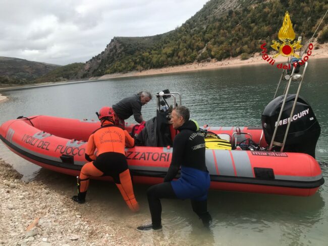 vigili-del-fuoco-recupero-lago-di-fiastra-1-650x488
