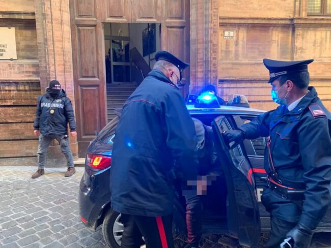 arresti-spaccio-macerata11_censored-650x488