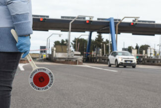 controlli-uscita-autosatrada-casello-a14-polizia-stradale-polstrada-civitanova-FDM-11-325x217