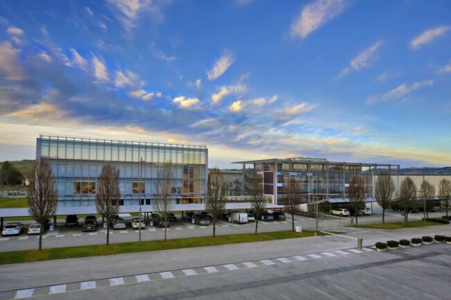 Headquarters-iGuzzini_02-650x433