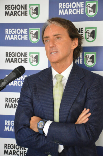 RobertoMancini_03-432x650