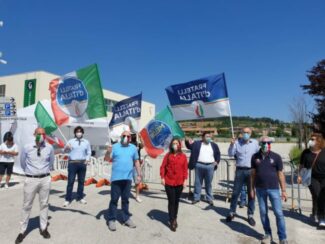 flash-mob-e-striscioni-no-covid-3-650x488-1-325x244