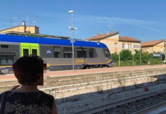 treno-treni-stazione-macerata_censored