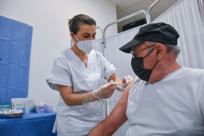 vaccinazioni-ospedale-civitanova-FDM-2-650x433