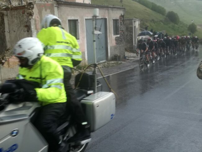 giro-ditalia-castelluccio1-650x488