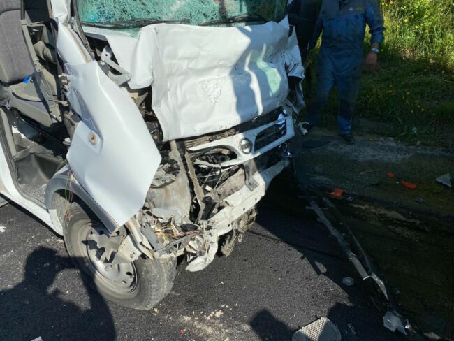 Frontale contro un camion fermo, muore papà di 35 anni