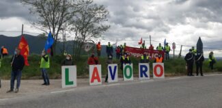 protesta-elica-giro-ditalia