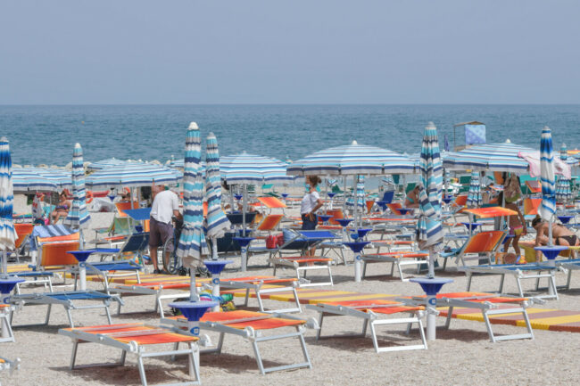 balneari-estate-2021-spiaggia-mare-porto-recanati-FDM-8-650x433