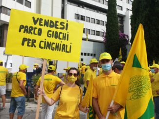 flash-mob-stop-cinghiali-2-325x244