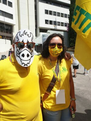 flash-mob-stop-cinghiali-8-300x400