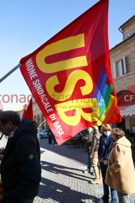 manifestazione-studenti-fermo-lenoci-1-433x650