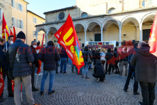 manifestazione-studenti-fermo-lenoci-13-325x217