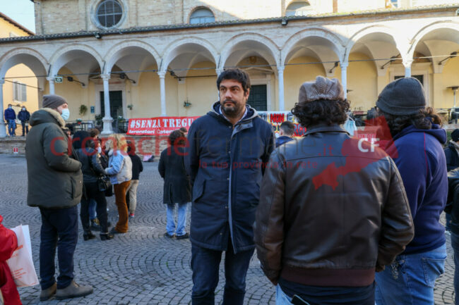 manifestazione-studenti-fermo-lenoci-8-650x433