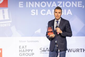 Simone-Santini-ritira-il-premio