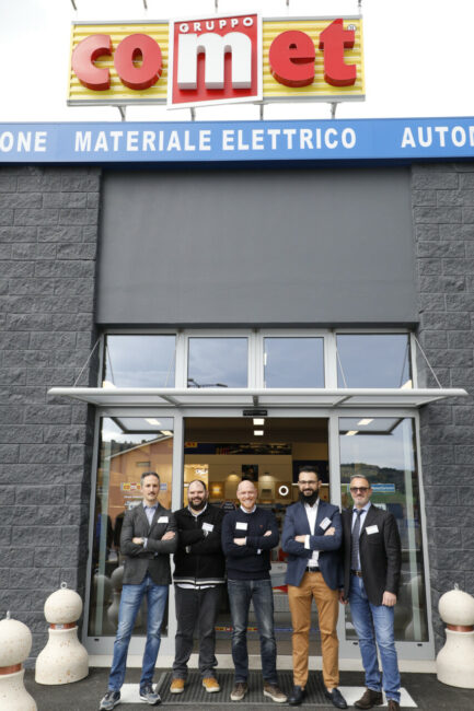 2-Lo-Staff-della-Filiale-433x650
