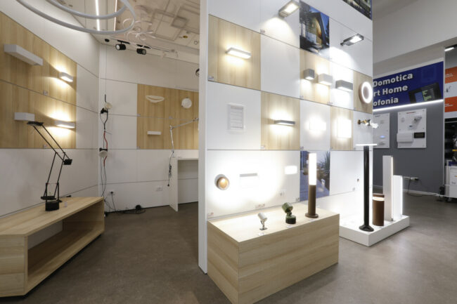 9-Corner-Studio-Luce-Comet-1-650x433