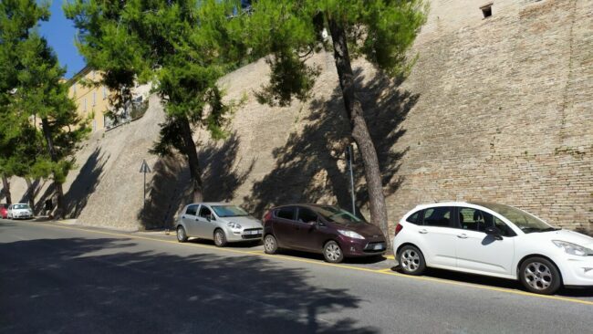 Addio alla sosta libera in centro, il parcheggio San Michele diventa a disco  orario