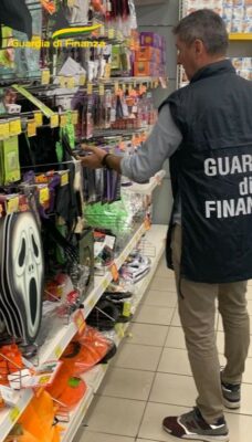 sequestri-guardia-di-finanza-halloween-2-228x400
