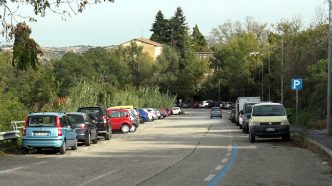 Parcheggio caro mi costi Video Studenti negozianti e residenti