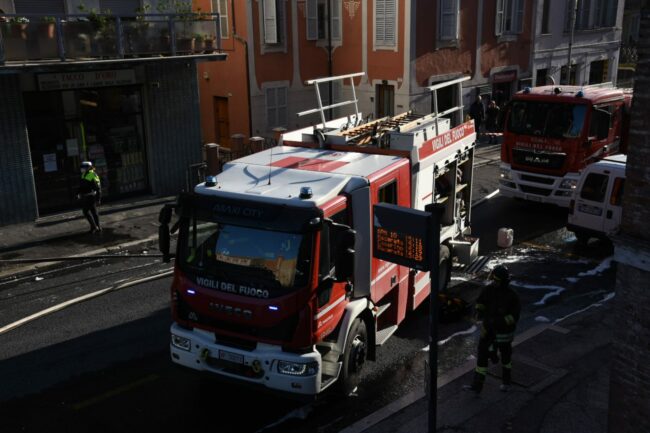 bus-corriera-in-fiamme-in-via-roma-4-650x433