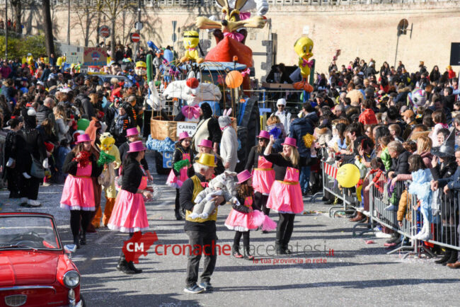 Il Carnevale Maceratese in 45 scatti. Vince la madrina Adriana Volpe: «Vi  racconterò nelle mie storie»