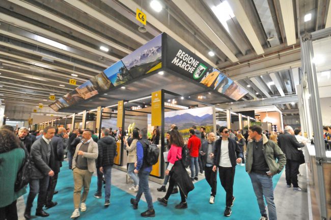 Foto_stand_Regione-Marche_Vinitaly_