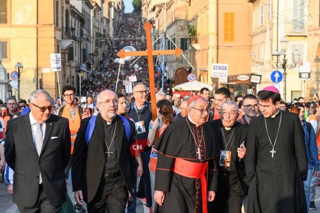 pellegrinaggio-macerata-loreto-2023-arrivo-a-loreto-FDM-15-650x433