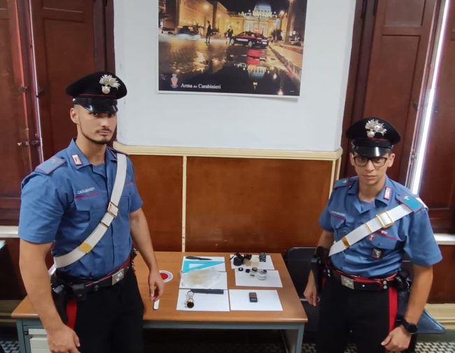 droga-sequestro-carabinieri-tolentino-9-650x504